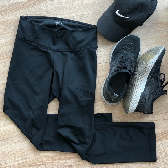 Nike Pants - NIKE dri-fit crop leggings